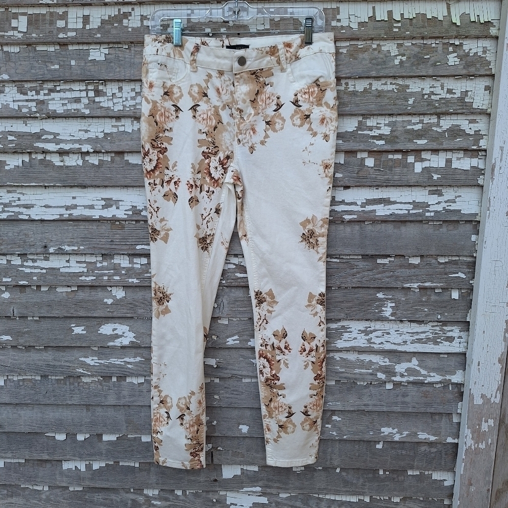 🌟 Renuar floral jeans size 4 NWT